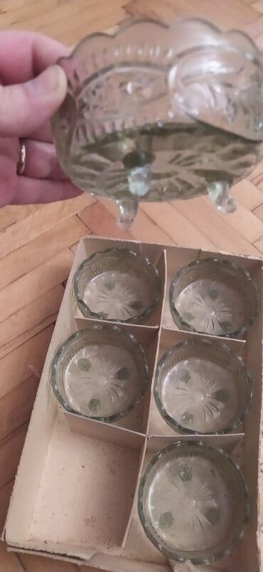 suse caynikler: Şüşə qablar, 6 ədəddir, təzədir, hamısı bir yerdə 25 AZN — 2