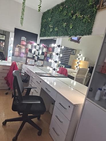 Salon güzgüsü 4 ədəddir əla vəziyyətdə 600 manat. Tək tək də satılır
