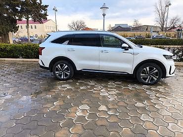 2107 farası: Kia Sorento – ağ rəngli, yeni loqolu kuzov. Geniş və müasir 7 yerlik — 1