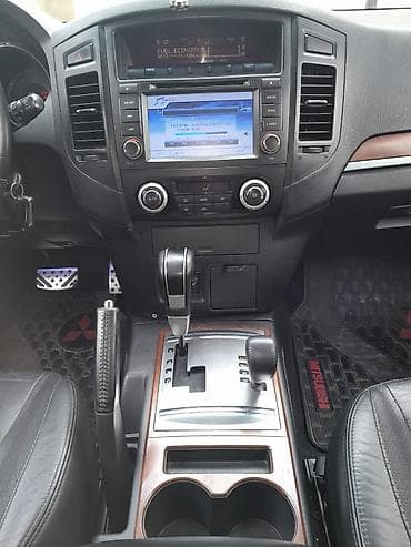 Mitsubishi: Mitsubishi Pajero (GLS) SUV - Kuzov: qara rəng, 5 qapı, yan — 7