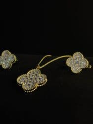 oğlan sepləri: Qadın bəzək dəstləri və aksesuarları 1) Qızıl rəngli zəncir üzərində — 3