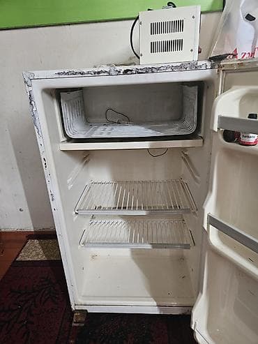 çinar soyuducuları: Kompakt bir kameralı məişət soyuducusu - Üst hissədə ayrıca dondurucu — 1