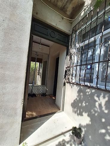 salyanda satilan evler: Ev Sarayda Tərlan Şadlığ evi tərəfdə yerləşir 2 mərtəbə evdi 4 — 6