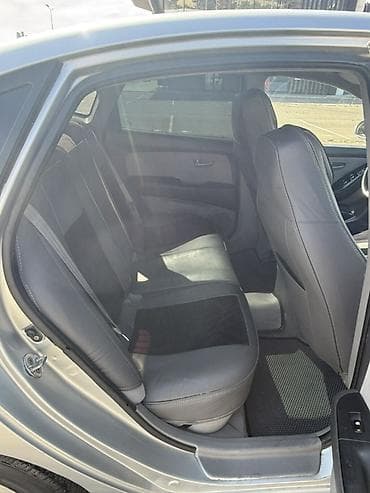 tesla model 3: Hyundai Elantra sedan – gümüşü rəng, Azərbaycan nömrə nişanı — 10