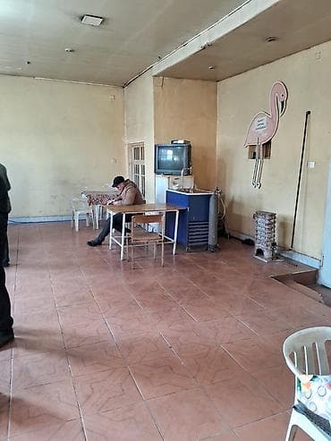 şəki rayonu: Ağsu rayon bazar və köhnə xəstəxanin yani300kvm qazı işığı suyu var — 3