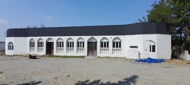 bağ evinde qalmaga aile axtarilir 2022: Ağ rəngdə, geniş sahəyə malik, bir mərtəbəli bina. Bina müxtəlif — 2