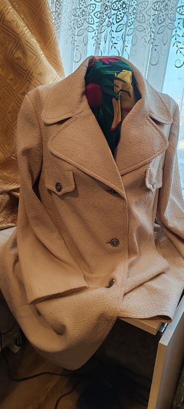 qadınlar üçün xəz palto: Bej rəngli qadın paltosu - Klassik, iri yaka dizaynı - Ön tərəfdə — 1