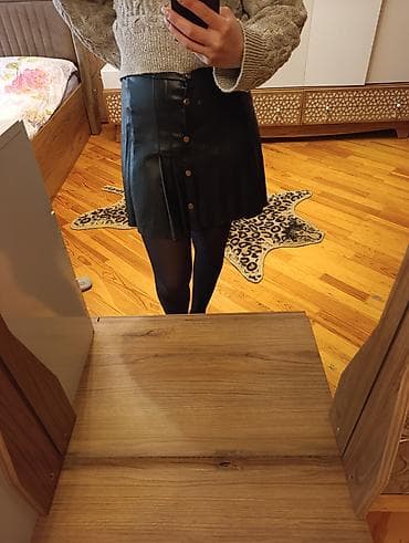 Məhsul: Qara pliseli yubka - Material: süni dəri görünüşlü parça -