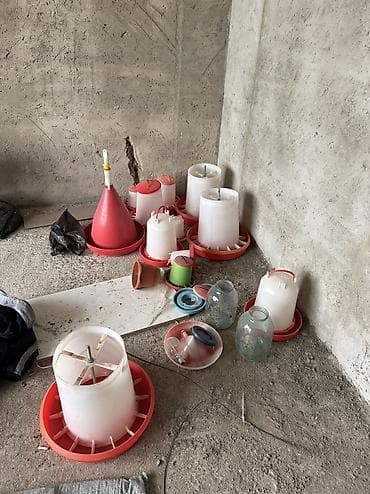 pisik esyalari: İki bölməli heyvan qəfəsi/saxlama dolabı. - Material: ağ rəngli — 2