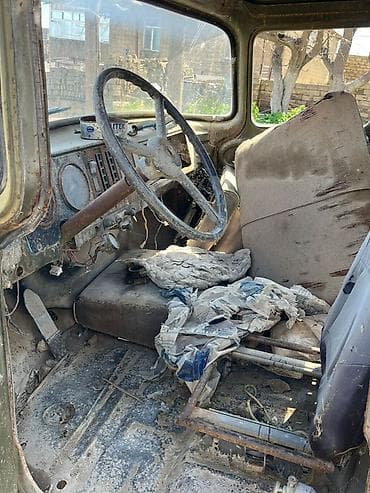 qapı zili: ZİL klassik sovet dövrü yük maşını (ZIL/GAZ seriyasına bənzər). — 5