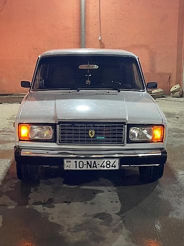 vaz baqaj: VAZ 2107, ağ rəng, sedan Xüsusiyyətlər: - Mexaniki sürətlər qutusu - — 2