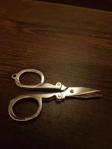 xarı bülbül icon: ● Qayçı ● Nerj. Uzunluğu : 8 sm. Qiyməti : 5 azn — 7