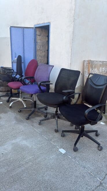 Офисные, игровые кресла: С колесиками, Рукояти не регулируются, Ткань — 2