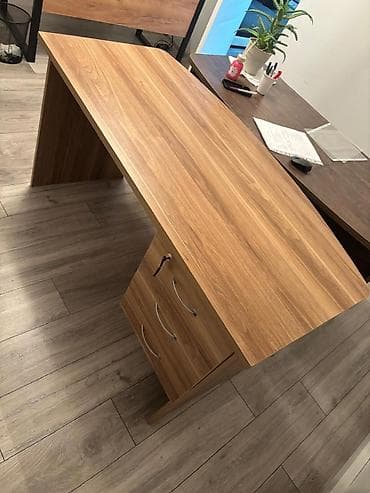 ucuz plastik: Ofis mebelləri satılır – təcili - İş masaları: 3 ədəd 1) Tünd — 2