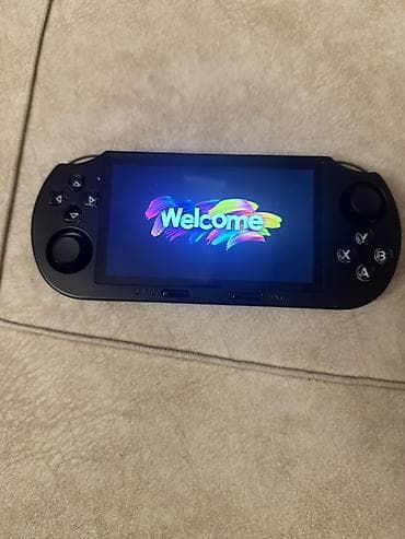 Portativ oyun konsolu SF3000. Daxilində 22959 oyun var. Zaryadkanı əla