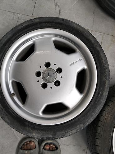 tap az tekerler: Mercedes-Benz AMG diskləri və şinlər dəsti - Model: AMG 5 qol — 1