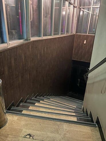 arenda kafelər: Bayılda, Bayraq meydanı yaxınlığında bütün avadanlıq ve infrastrukturu — 13