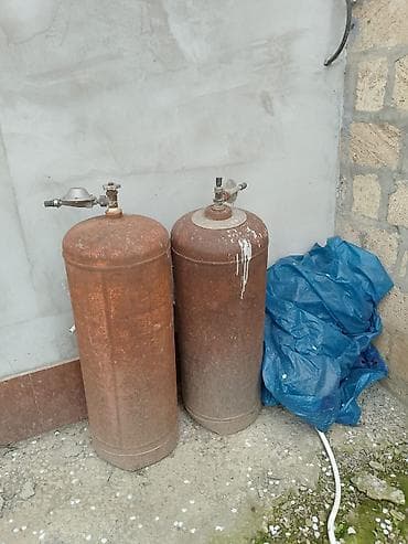 Məişət üçün qaz balonları - Şəkildə 2 ədəd metal propan/butan qaz