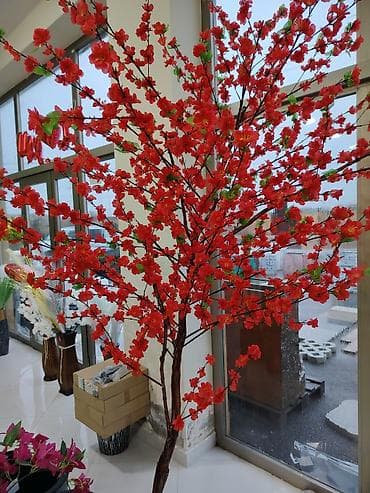 kalla bitkisi haqqinda melumat: Böyük dekorativ süni ağac – al-qırmızı çiçəklərlə - Realistik — 1