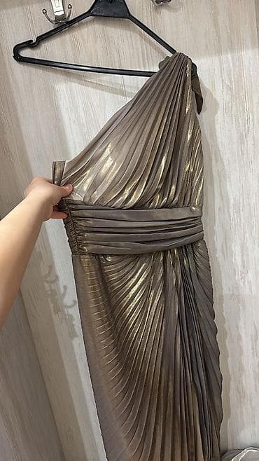 donlar ucuz: - Qızılı parlaqlığa malik, tünd boz-qızılı tonlarda, tək çiyinli gecə — 1