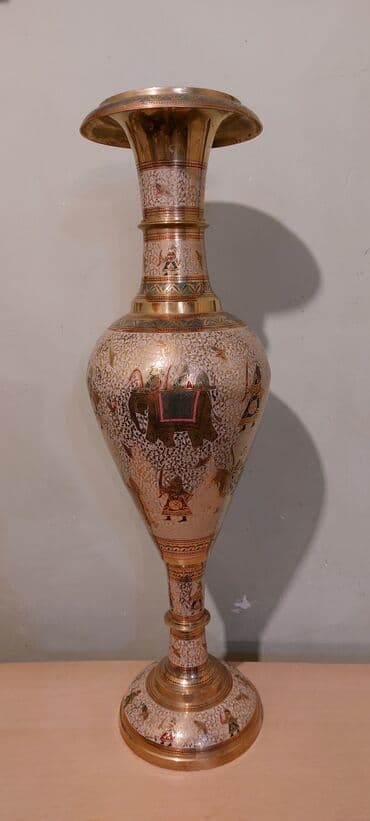 Süni güllər: 1970-ci illerin Hindustan istehsali guldanlar, hundurlukleri 75-cm — 2