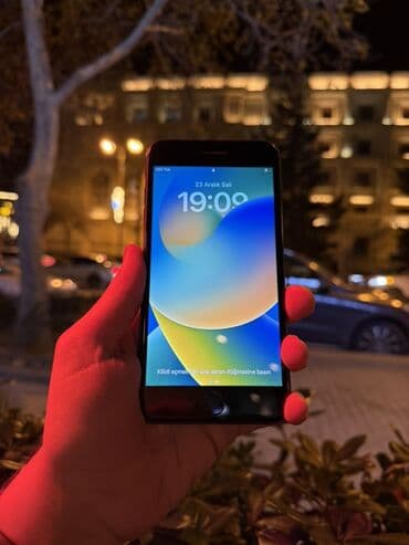 Samsung: IPhone 8 Plus, 64 GB, Qara, Barmaq izi — 2