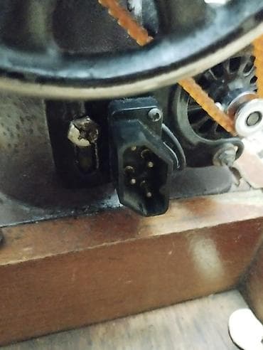 Бытовая техника: Elektrik tikiş maşını – köhnə tip, taxta qutulu - Elektrik mühərriki — 1