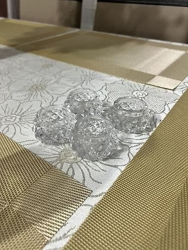 Güzgülər: 4 dənə. Hərəsi - 5 man. Təptəzə
Солонка - 4 шт. Каждая по 5 ман — 2