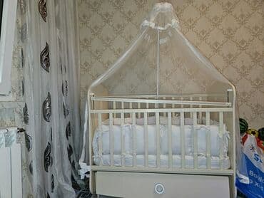 двуспальная кровать с подъемным механизмом: Для девочки и мальчика, Б/у, Четырехугольная, Колыбель, С бортиками, С матрасом, С механизмом качания — 2