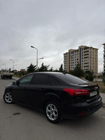 ford mandeo: Ford Focus: 1 l | 2016 il 158555 km Sedan — 9