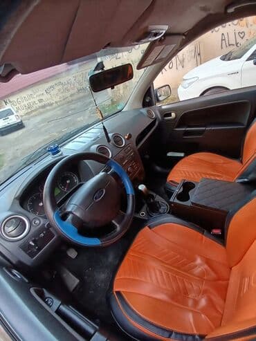 gəncə avtomobil zavodu: Ford Fiesta, mavi rəng, 5 qapılı həcmli hatchback. Nömrə: 99-VG-982 — 2