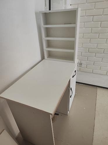 Dırnaq masası təzədir, heç işlənmədi 130 manat. Riyad t.m