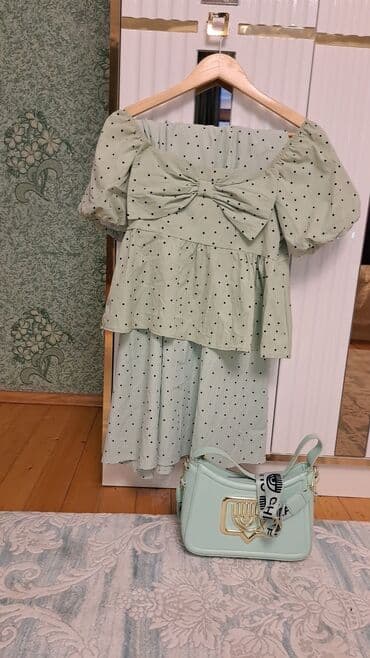 Plaşlar: Cəmi 1 dəfə
Ad gününə 
Geyinilib satılır — 1