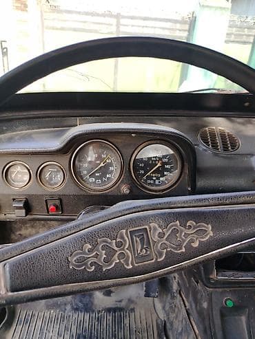sukan: VAZ (LADA) 2101: 0.7 l | 1986 il 180 km Sedan — 4