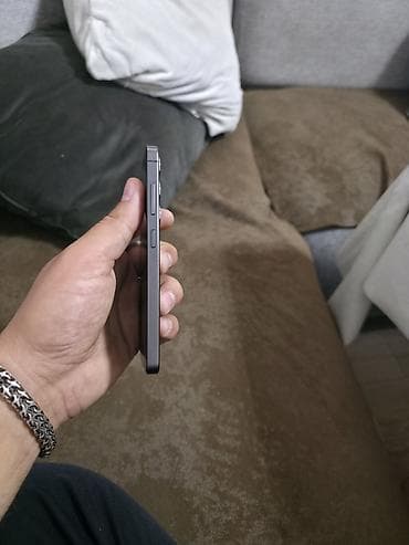 samsung 2011: Samsung Galaxy S24 — 3
