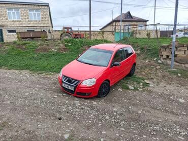 Motonəqliyyat: Volkswagen Polo hatchback, 3 qapılı, parlaq qırmızı rəng. Xarici: - — 4