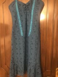 qadınlar üçün toxunma papaqlar: 1) Ziyafet paltari. Krem renginde, XS-S razmer(36 razmer).Uzunluğu — 6