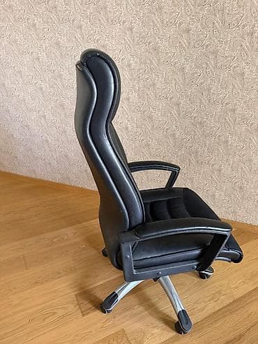 Офисные, игровые кресла: С колесиками, Рукояти не регулируются — 5