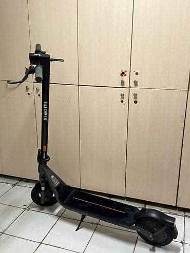 İşlənmiş Elektrik samokat 10", 501 - 750 Vt, 16 - 25 km/s, Ünvandan götürmə