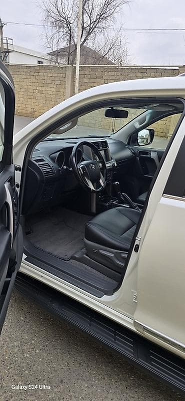 multi sukan: Toyota Land Cruiser Prado, ağ rəng, 5 qapı, 7 yerlik salon. Güclü tam — 8