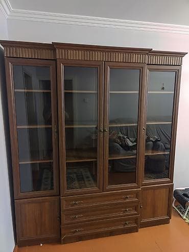 qoz tavası: Klassik üslubda iri vitrinli servant şkaf 185x210x44cm - Material — 1