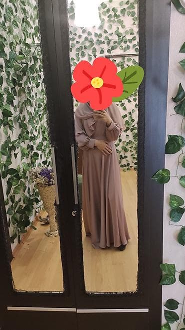 ted baker: Zərif tonda uzun hicablı paltar - Rəng: toz pembe/bej çalar - Model — 1