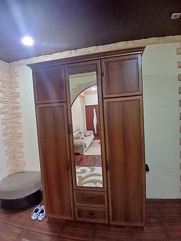 Dolablar: İşlənmiş, 3 qapılı, Güzgülü, Qəhvəyi, Taxta, Açılan, Düz dolab — 1