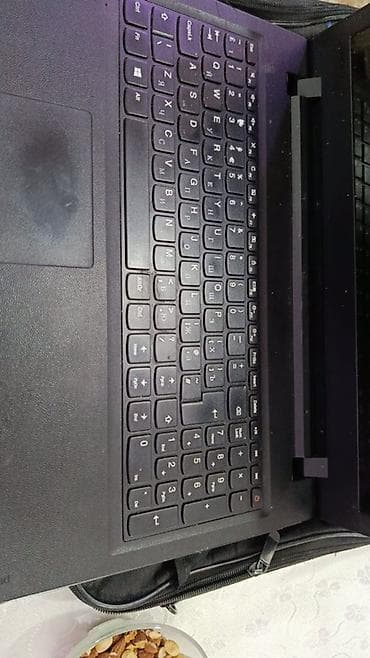 Lenovo noutbuk - Brend/model: Lenovo (qara korpus, loqo üst qapaqda)