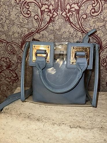 Şəffaf gövdəli, açıq mavi rəngli qadın çantası. Amerikada alinib