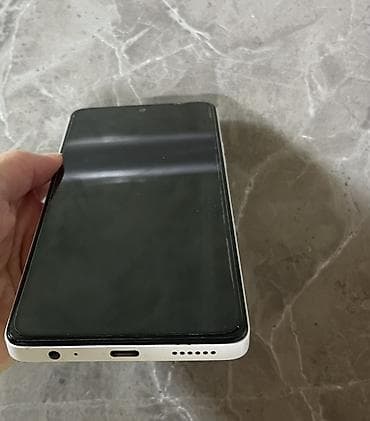 guclu wifi modem: Smartfon - Rəng: Ağ çərçivə, qara ön panel - Düz, kənarları iti — 1