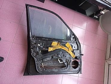 niva 4 qapı: Sağ ön, Mercedes-Benz E klass — 2
