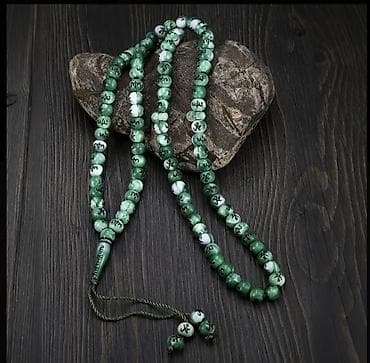 Məhsul: Yaşıl muncuqlu təsbeh - Material: Parlaq yaşılımtıl tonlarda