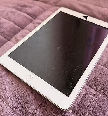 Apple iPad planşet - Rəng: Ağ/ gümüşü - Ekran: 9.7 düym Retina - lalafo.az -da Apple iPad planşet - Rəng: Ağ/ gümüşü - Ekran: 9.7 düym Retina -