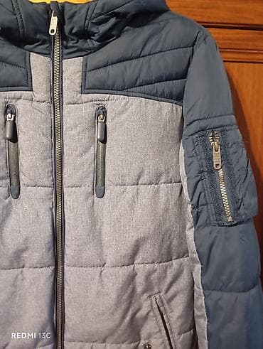 bomber kurtka: Qışlıq kapüşonlu kişi gödəkçəsi - Rəng: boz-göy kombinasiyası (yuxarı — 2